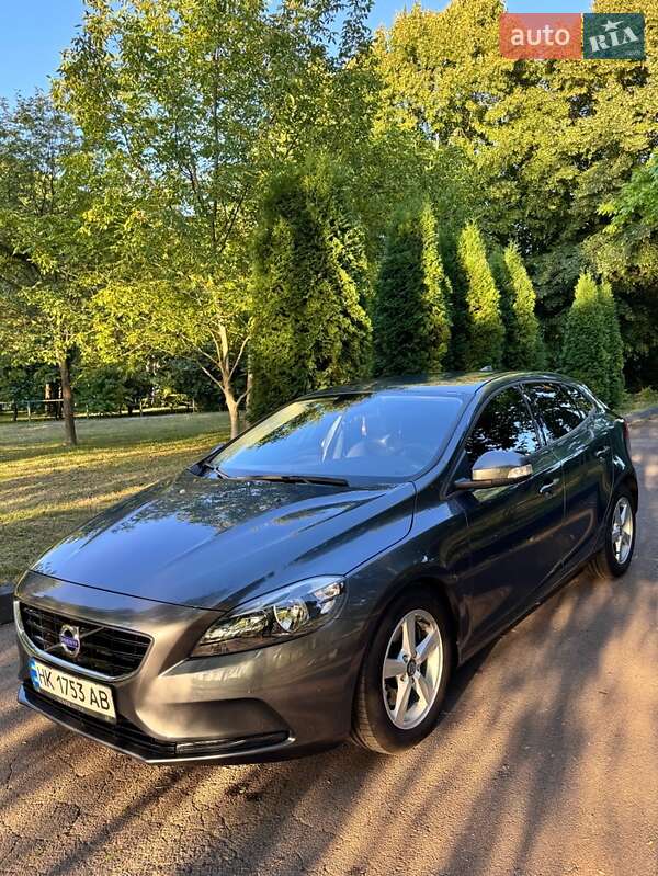 Volvo V40 2014