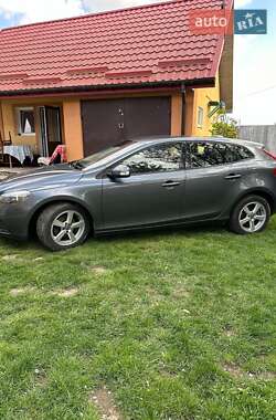 Хэтчбек Volvo V40 2013 в 