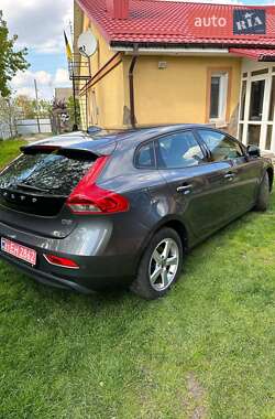 Хэтчбек Volvo V40 2013 в 