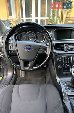 Хэтчбек Volvo V40 2013 в 