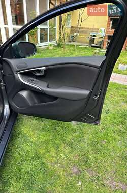 Хэтчбек Volvo V40 2013 в 