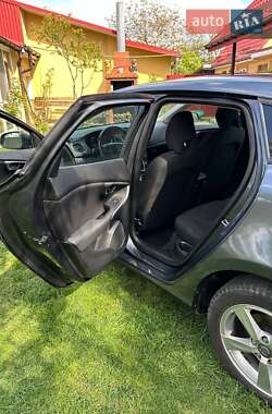 Хэтчбек Volvo V40 2013 в 
