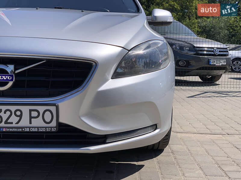 Хэтчбек Volvo V40 2014 в Бердичеве