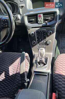 Хэтчбек Volvo V40 2014 в 