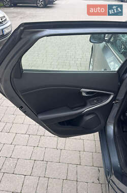 Хэтчбек Volvo V40 2015 в 