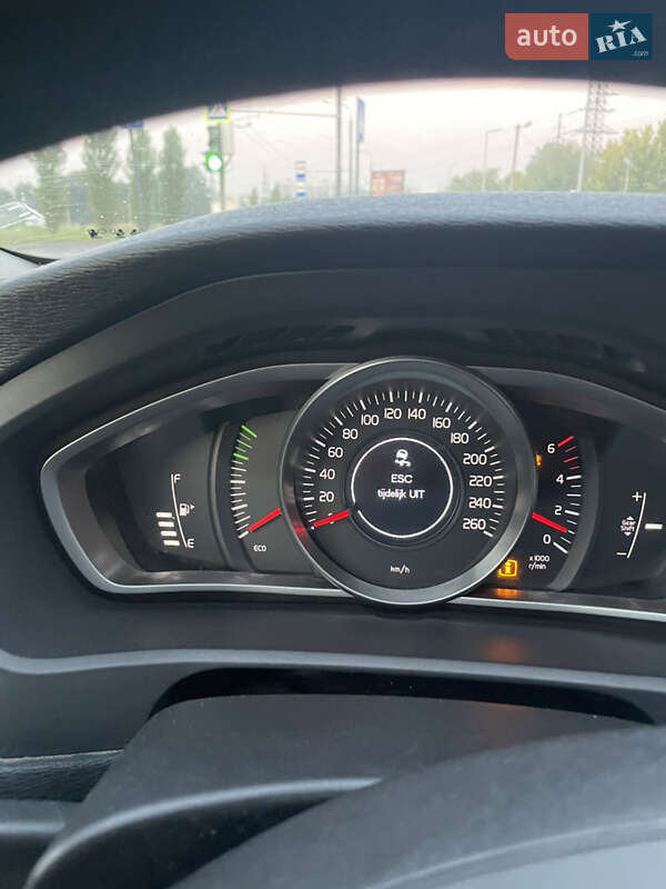 Хэтчбек Volvo V40 2015 в Львове