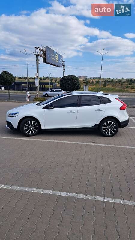 Хэтчбек Volvo V40 2019 в Киеве