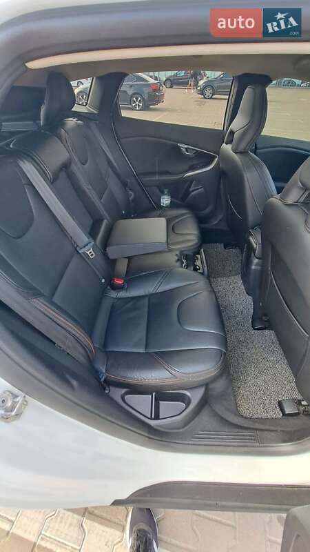 Хэтчбек Volvo V40 2019 в Киеве фото 17 Хэтчбек Volvo V40 2019 в Киеве