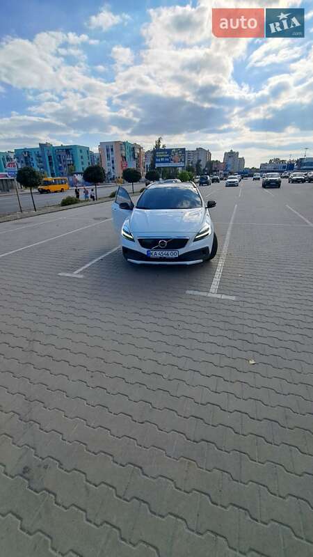 Хэтчбек Volvo V40 2019 в Киеве
