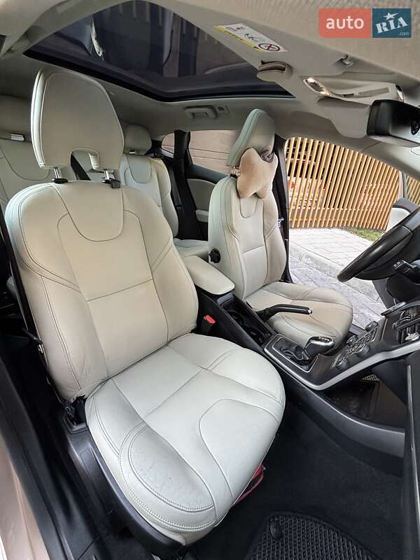 Хэтчбек Volvo V40 2016 в Львове
