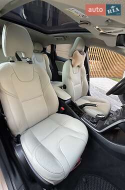 Хэтчбек Volvo V40 2016 в 