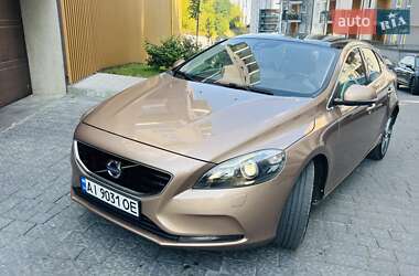 Volvo V40 2016