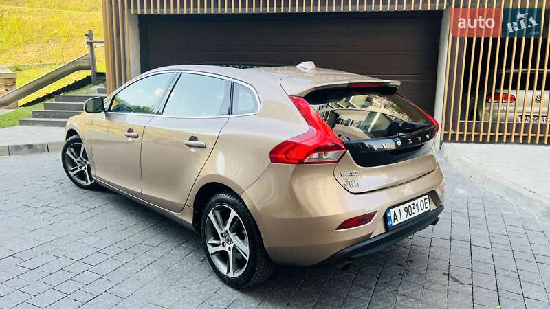 Хэтчбек Volvo V40 2016 в Львове