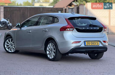 Хэтчбек Volvo V40 2013 в 