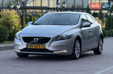 Хэтчбек Volvo V40 2013 в 