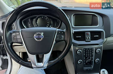 Хэтчбек Volvo V40 2013 в 
