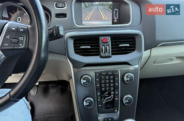 Хэтчбек Volvo V40 2013 в 