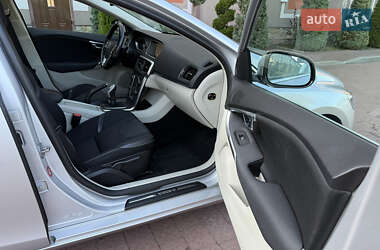 Хэтчбек Volvo V40 2013 в 