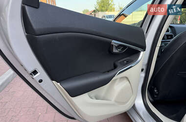 Хэтчбек Volvo V40 2013 в 