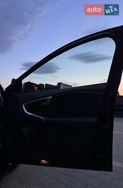 Хэтчбек Volvo V40 2014 в 