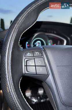 Хэтчбек Volvo V40 2014 в 