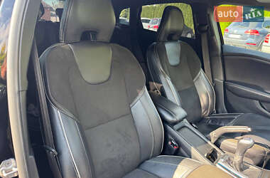 Хэтчбек Volvo V40 2015 в 