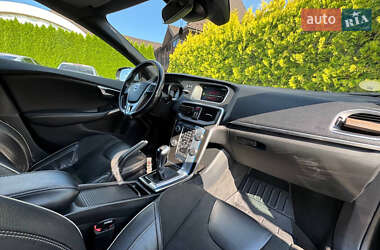 Хэтчбек Volvo V40 2015 в 