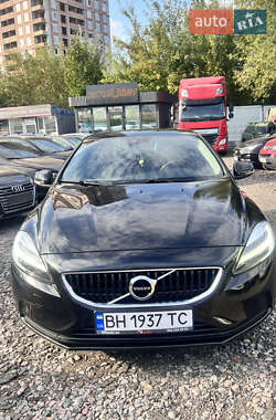 Хэтчбек Volvo V40 2019 в 
