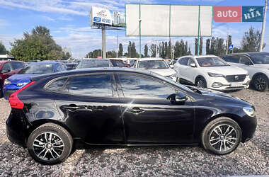 Хэтчбек Volvo V40 2019 в 