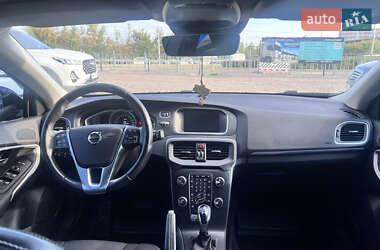 Хэтчбек Volvo V40 2019 в 