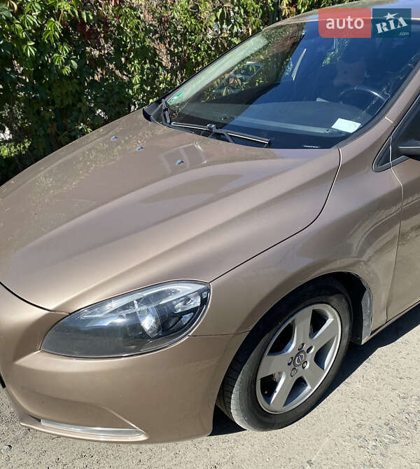 Хэтчбек Volvo V40 2014 в Белой Церкви