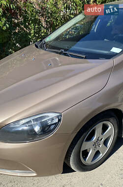 Хетчбек Volvo V40 2014 в 