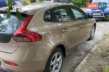 Хетчбек Volvo V40 2014 в 