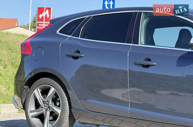 Хэтчбек Volvo V40 2014 в 