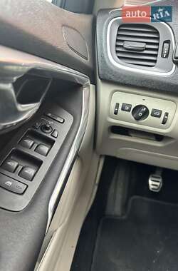 Хэтчбек Volvo V40 2012 в 