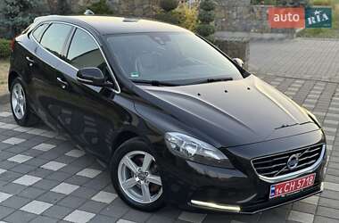 Хэтчбек Volvo V40 2014 в 