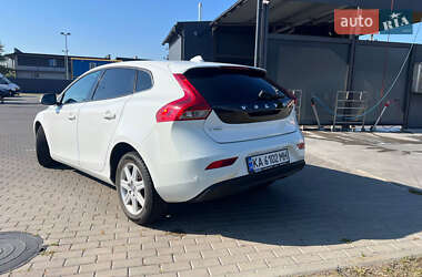 Хэтчбек Volvo V40 2013 в 