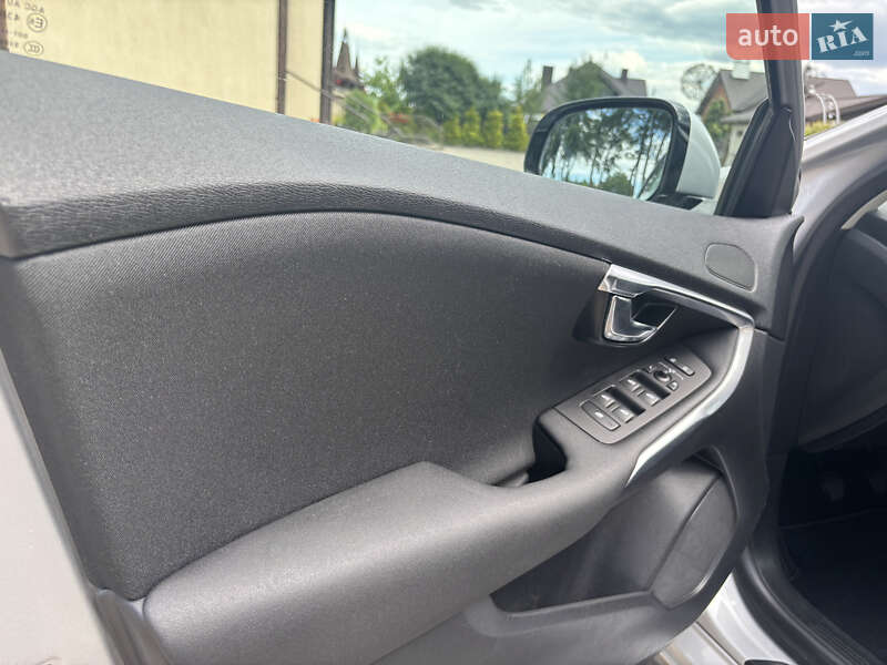 Хэтчбек Volvo V40 2014 в Стрые
