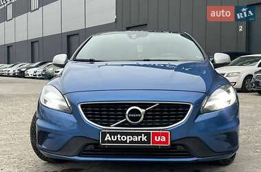 Хэтчбек Volvo V40 2017 в 