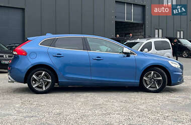 Хэтчбек Volvo V40 2017 в 