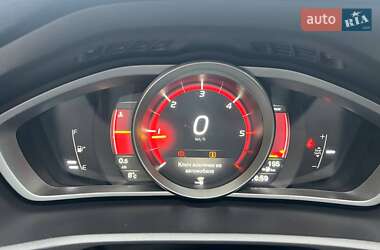 Хэтчбек Volvo V40 2017 в 