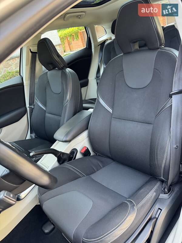 Хэтчбек Volvo V40 2013 в Стрые