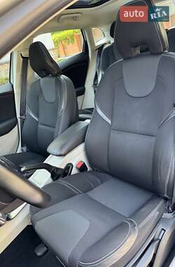 Хэтчбек Volvo V40 2013 в 