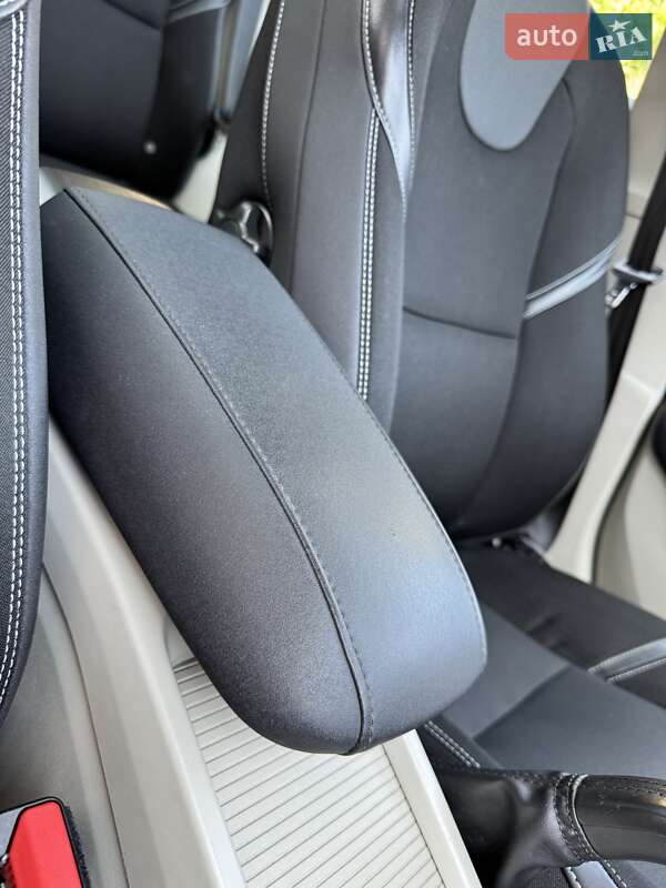 Хэтчбек Volvo V40 2013 в Стрые