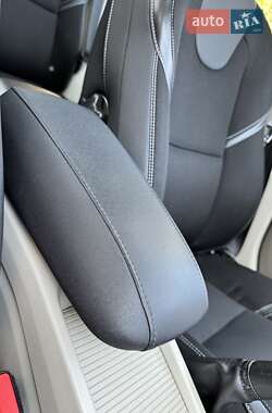 Хэтчбек Volvo V40 2013 в 