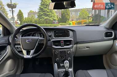 Хэтчбек Volvo V40 2013 в 