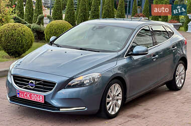 Хэтчбек Volvo V40 2013 в 