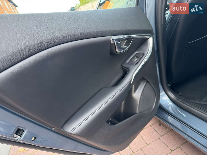 Хэтчбек Volvo V40 2013 в Стрые