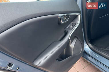 Хэтчбек Volvo V40 2013 в 
