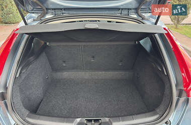 Хэтчбек Volvo V40 2013 в 
